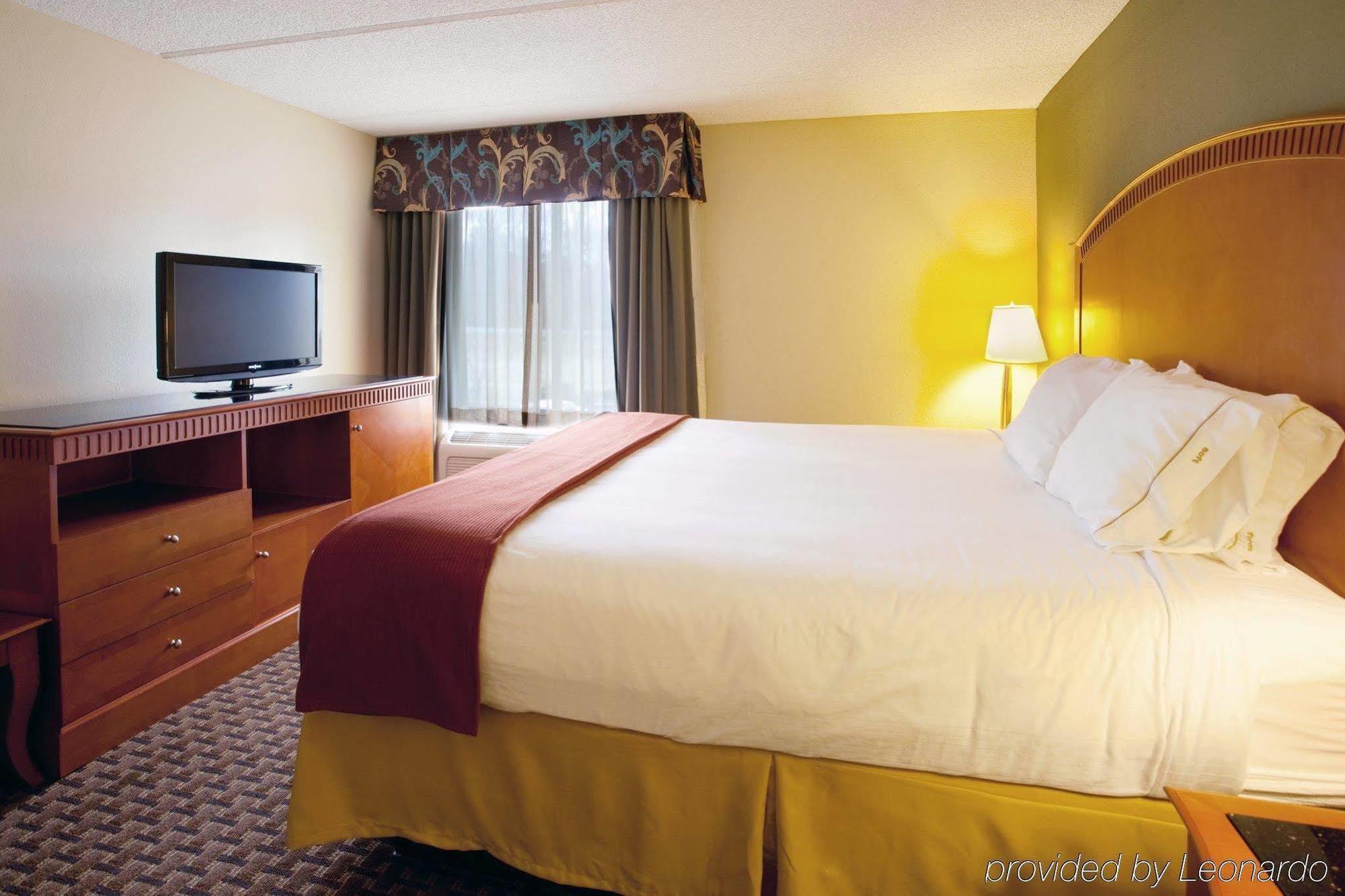 Holiday Inn Express & Suites Charlotte Arpt-Belmont By Ihg Room photo