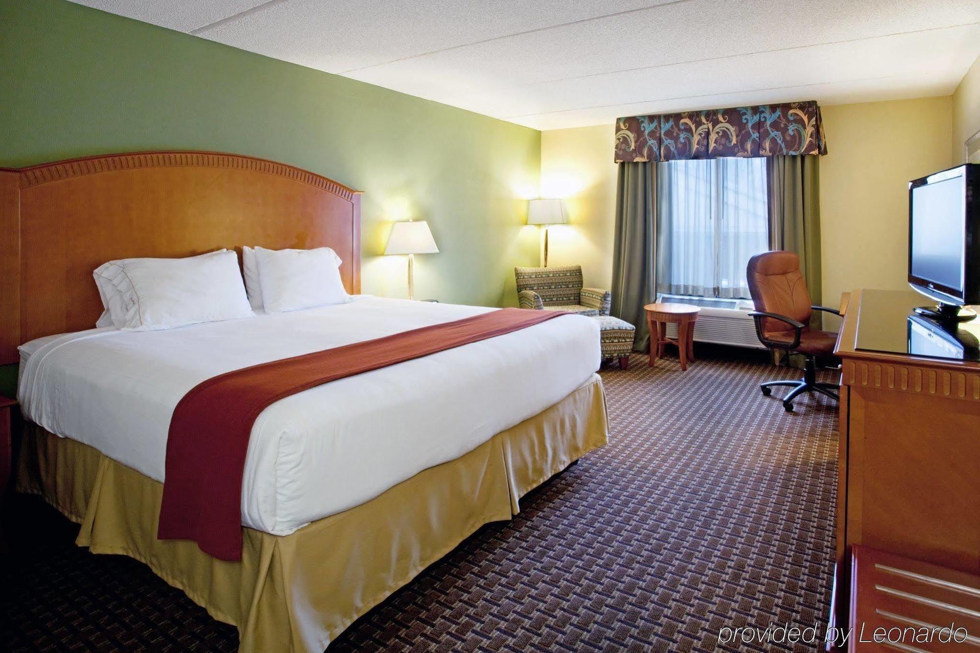 Holiday Inn Express & Suites Charlotte Arpt-Belmont By Ihg Exterior photo